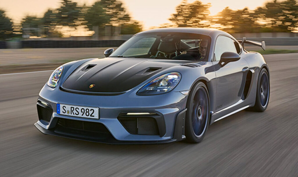 Questa immagine ha l'attributo alt vuoto; il nome del file è porsche-2-art-1-1024x610.jpg